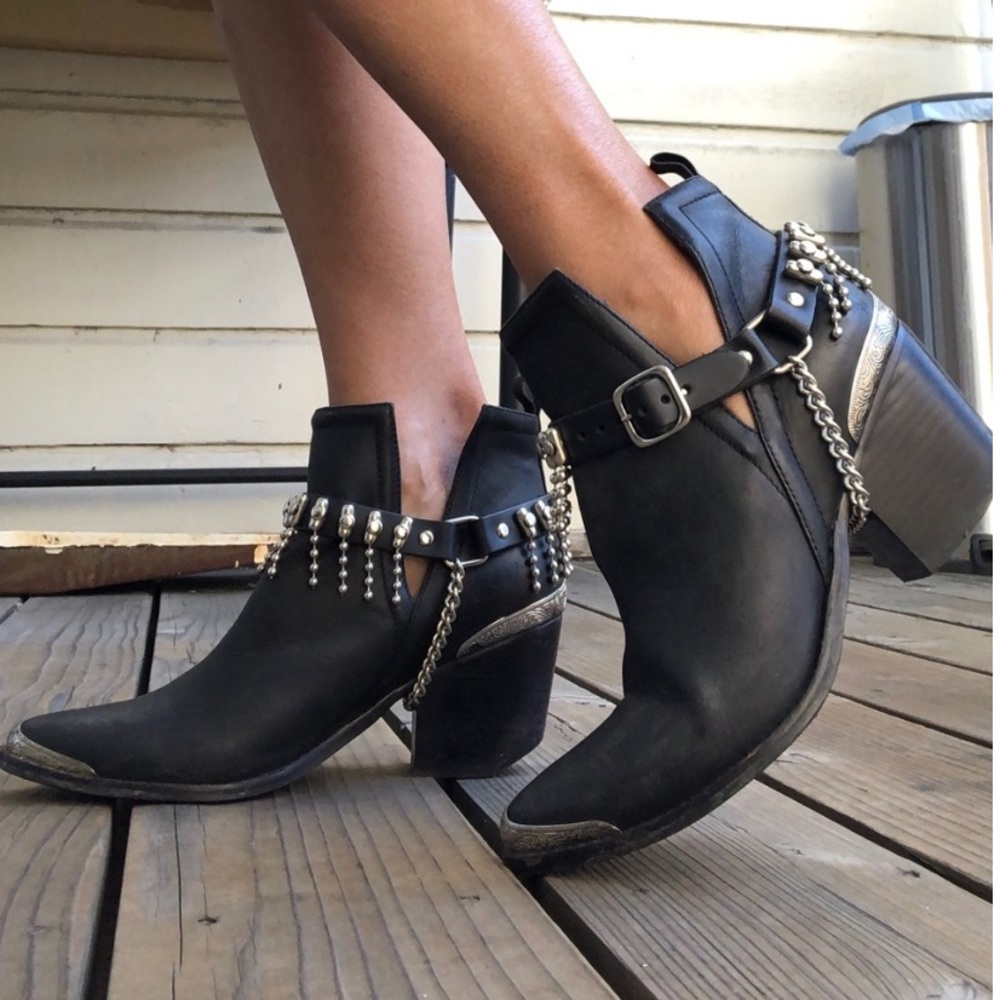 One pair of Vintage Boot Straps